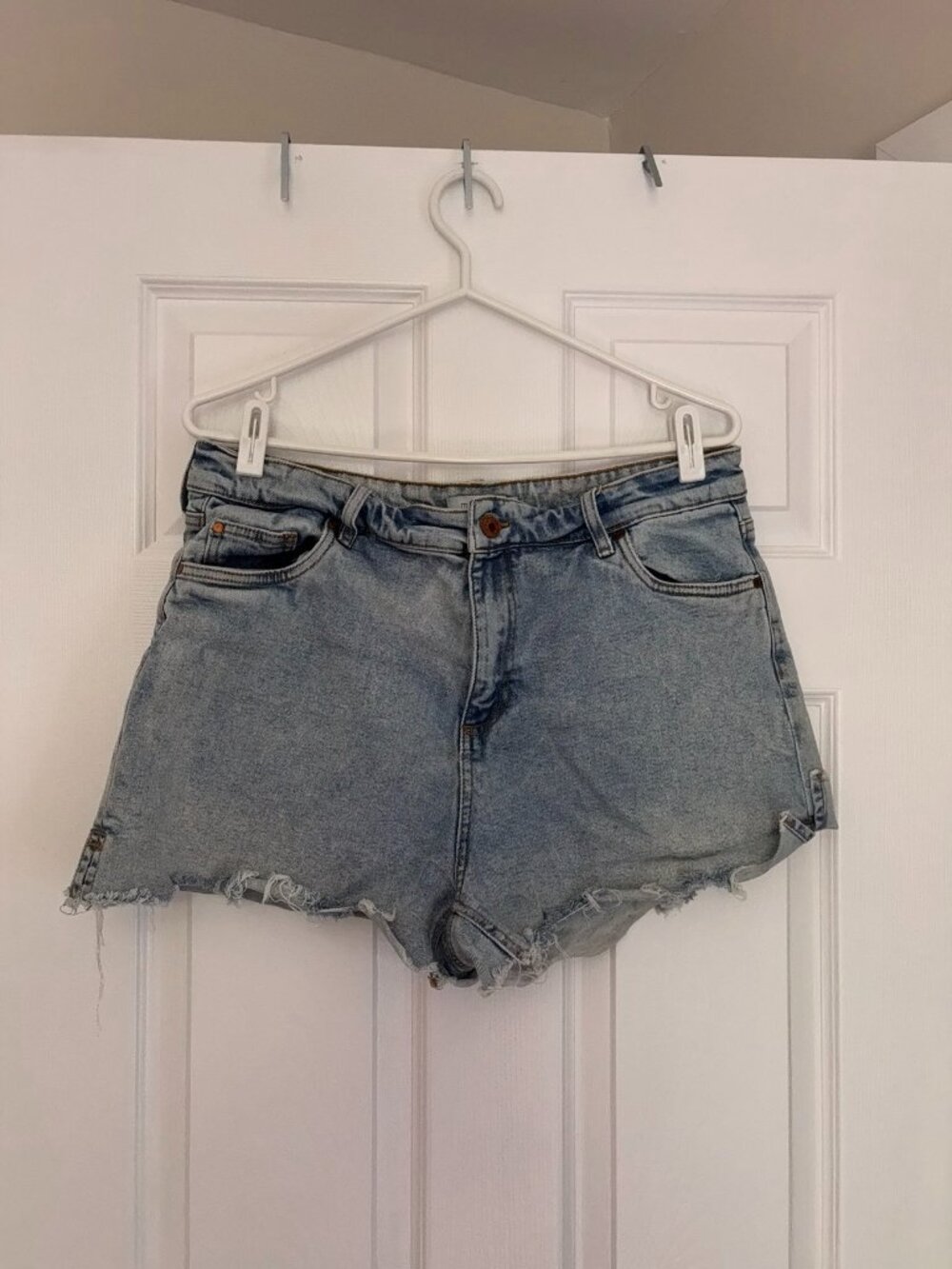 Vintage Wash Distressed Denim Shorts – High-Waisted Frayed Hem Shorts (Size 12)